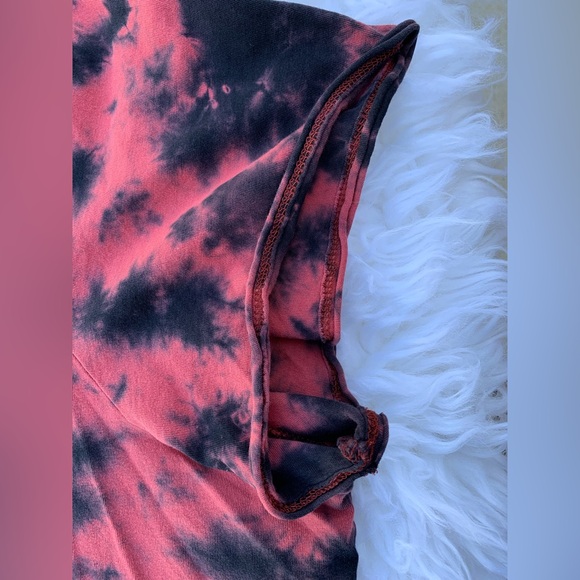 torrid Friday The 13th Crew Neck Tee Tie-Dye Red Black Horror Jason Vorhees Tee - Picture 13 of 16